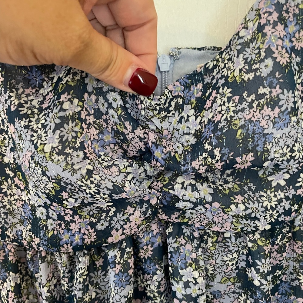 BCBG BABYDOLL FLORAL DRESS,MINI LENGTH, SIZE 6. BALLOON SLEEVES, SQUARE NECKLINE - Picture 5 of 16